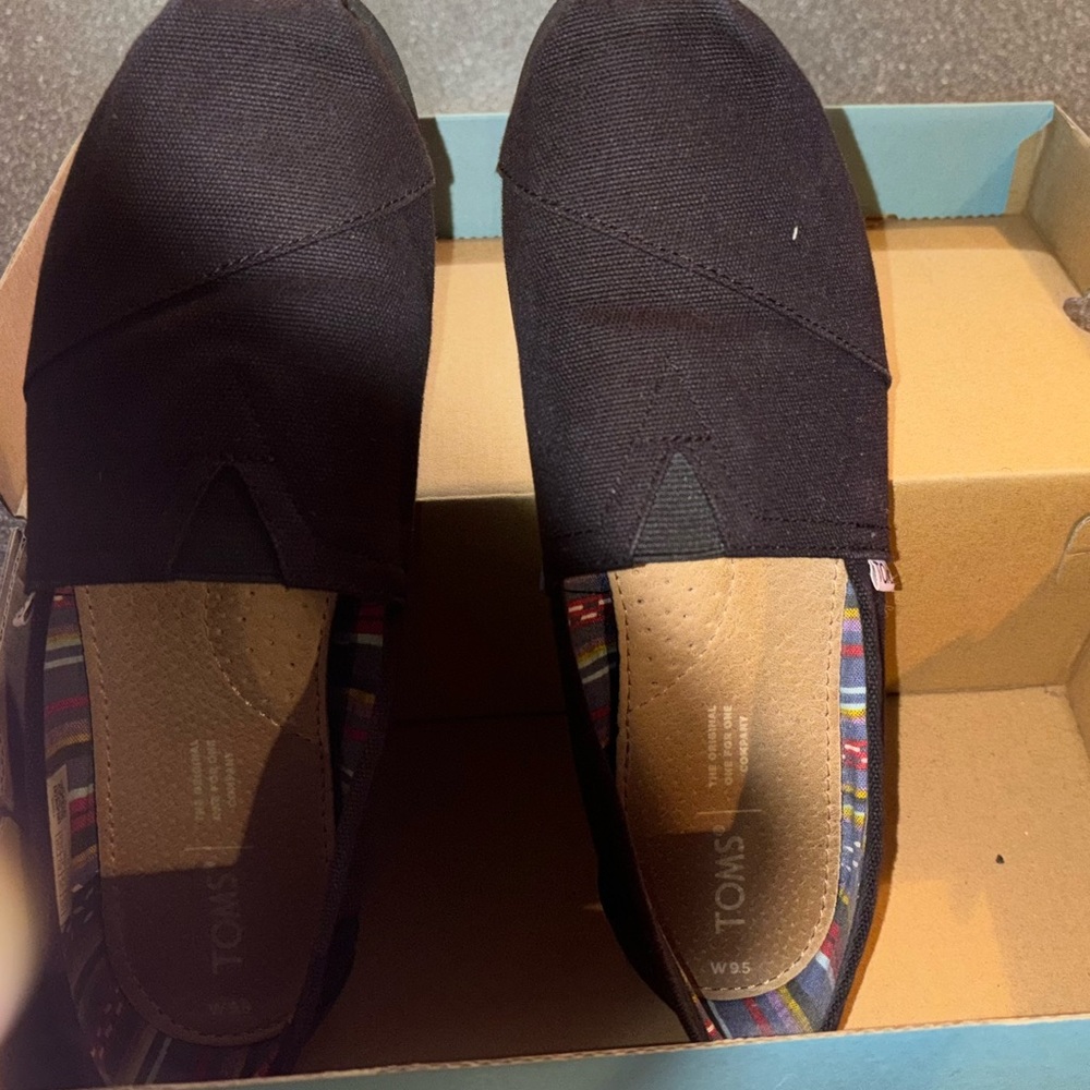 Tom Shoes - Picture 3 of 4